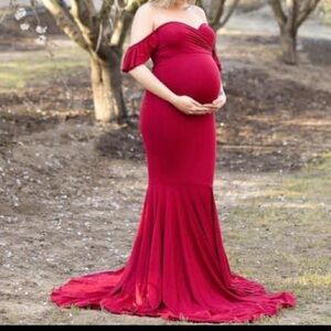 Size small maternity dress with train